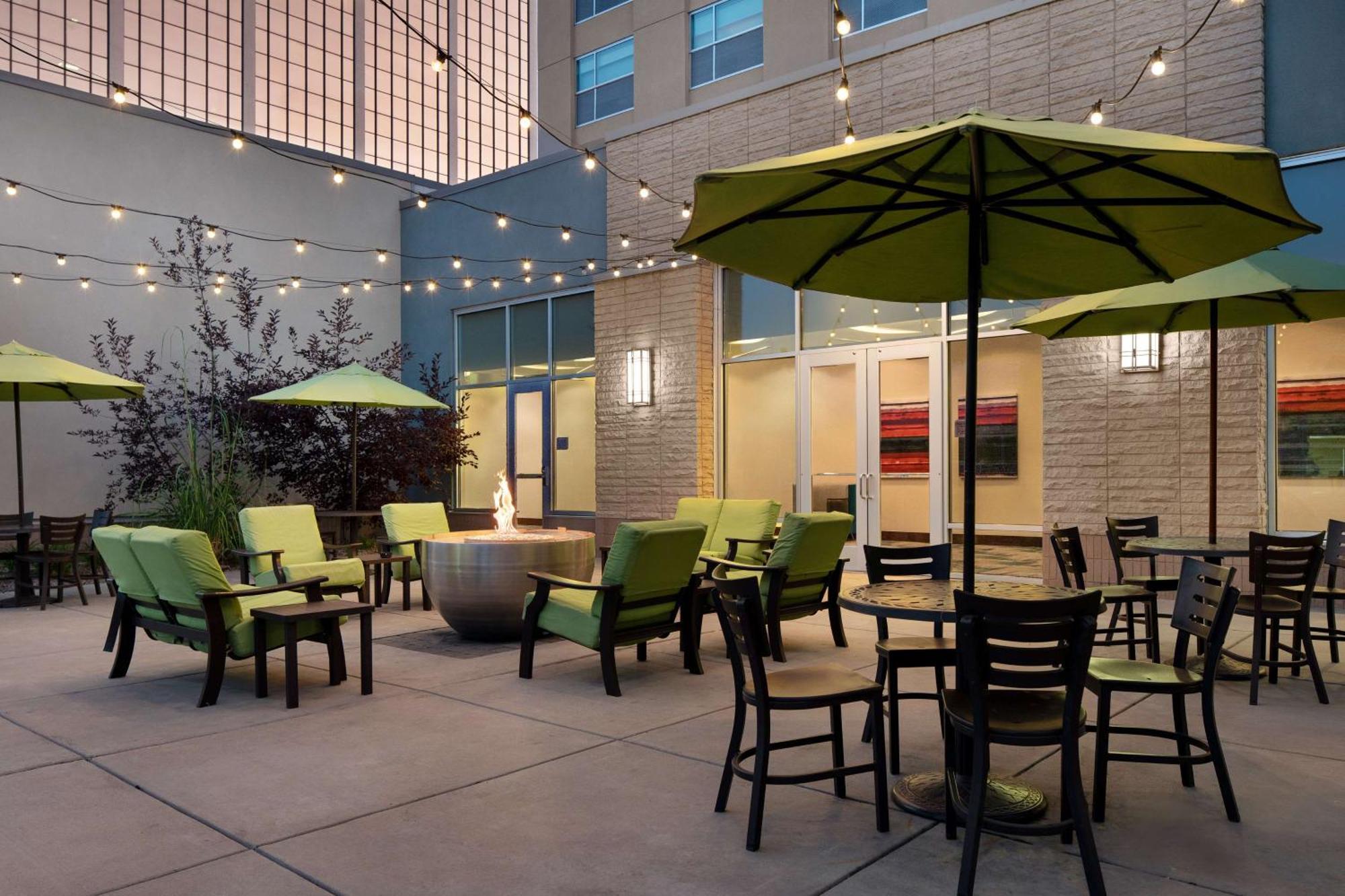 Hilton Garden Inn Denver/Cherry Creek Exterior photo